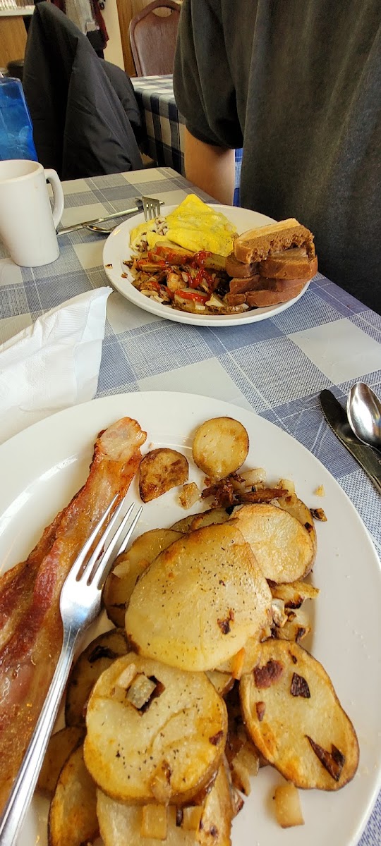 Leicht's Waldo Cafe - Photo 4