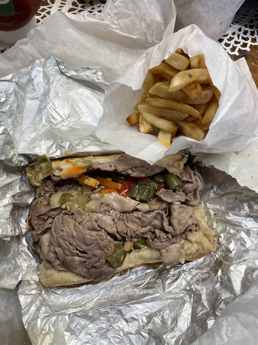 Columbia Gyros - Photo 2