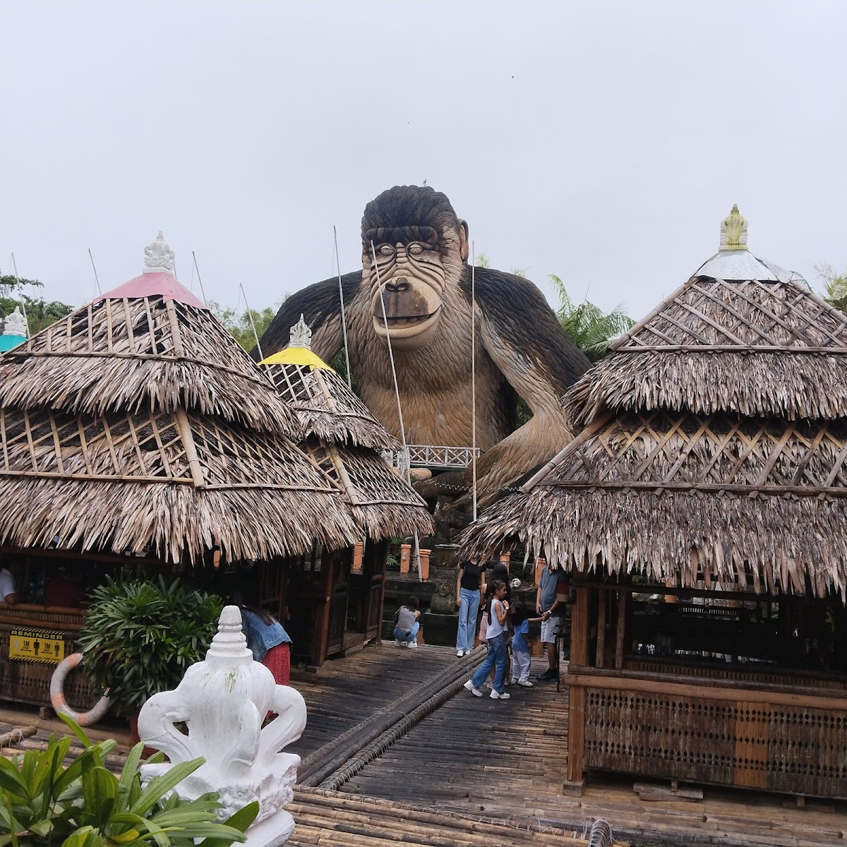 Isdaan Floating Restaurant - Photo 4