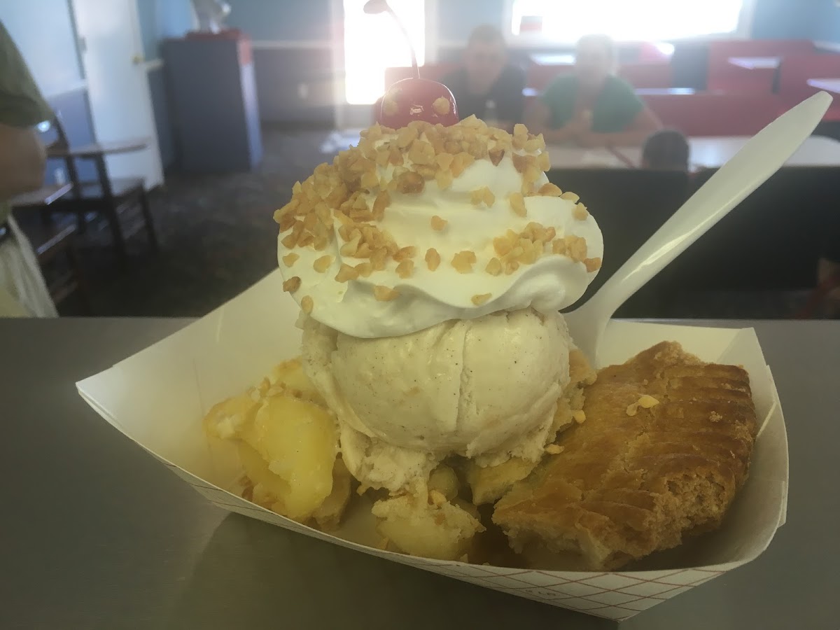 Shakers Ice Cream Parlor - Photo 1