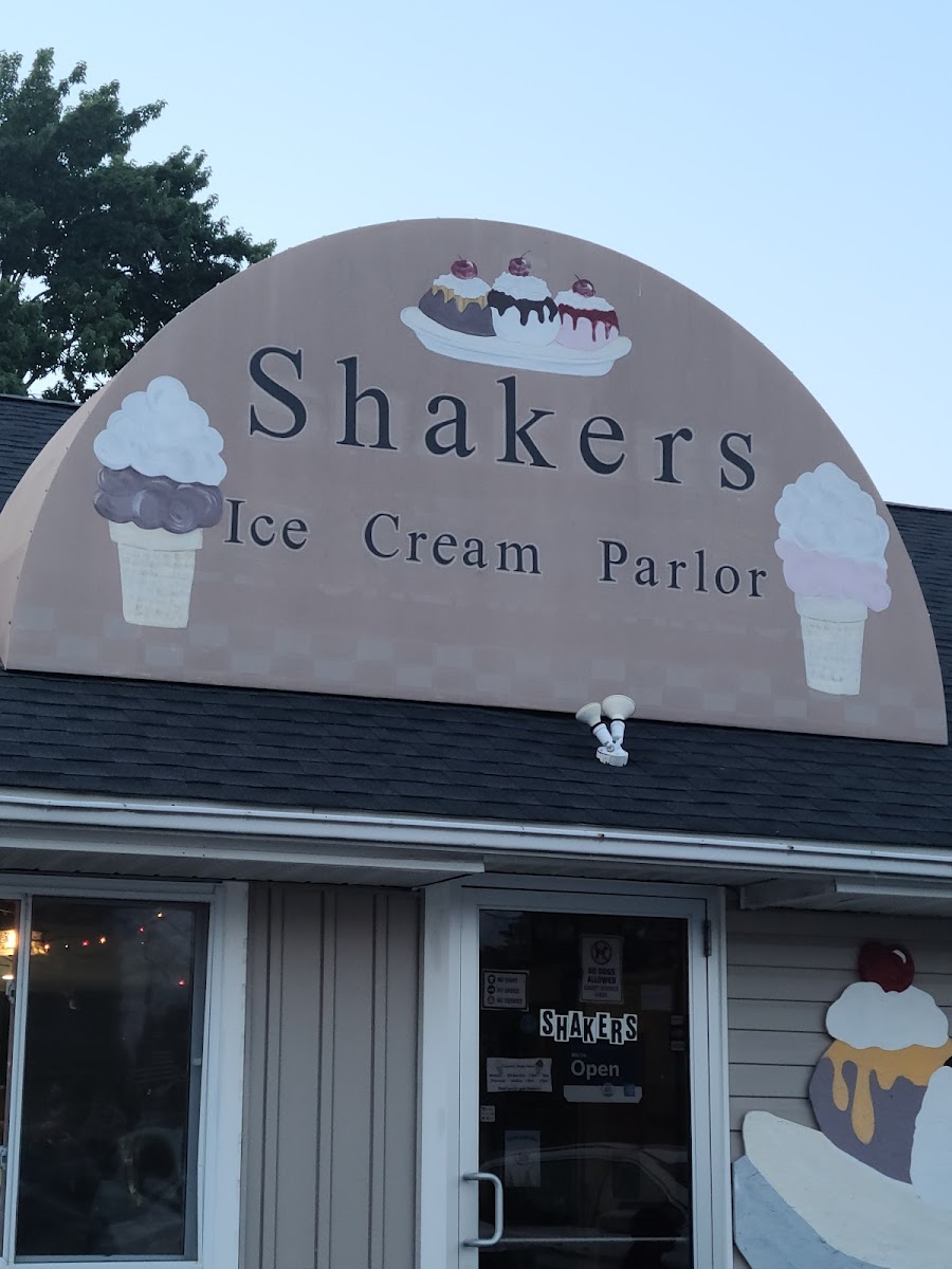 Shakers Ice Cream Parlor - Photo 2