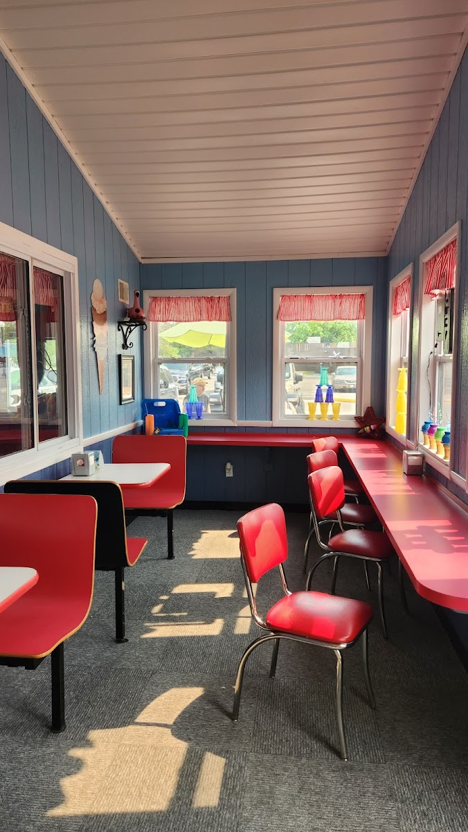 Shakers Ice Cream Parlor - Photo 6