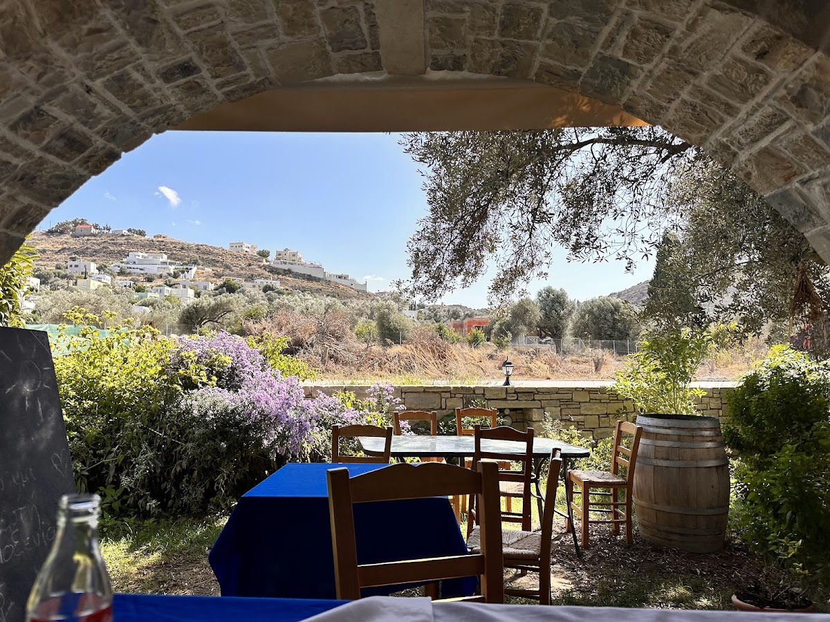 Minoan Parassies. Cretan Traditional Restaurant.