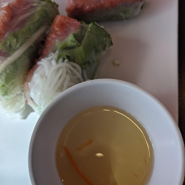 Fresh Salad Rolls with Grilled Vietnamese Sausage