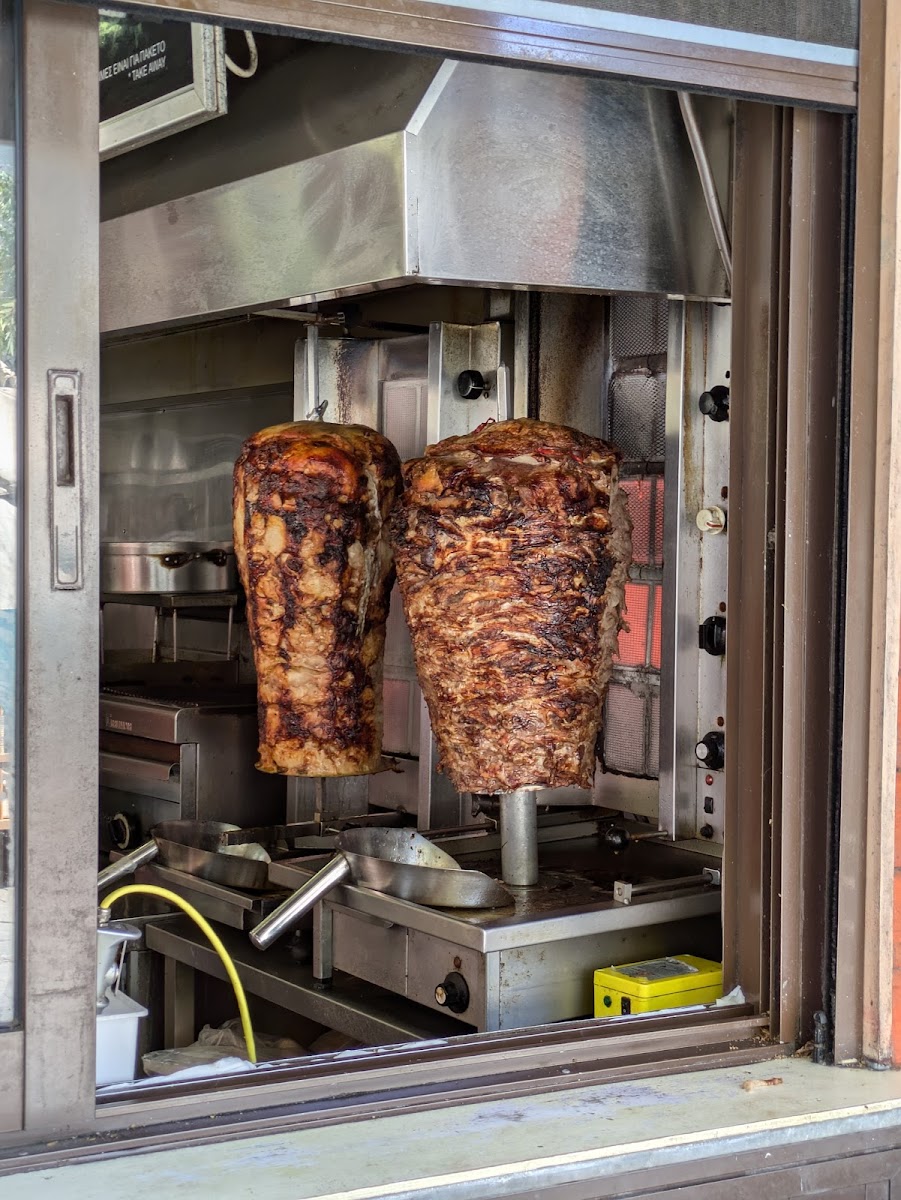 Giannis Grill House