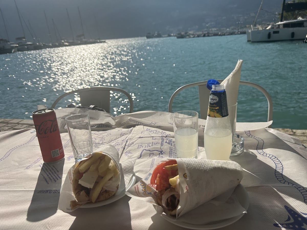 Giannis Grill House - Photo 8