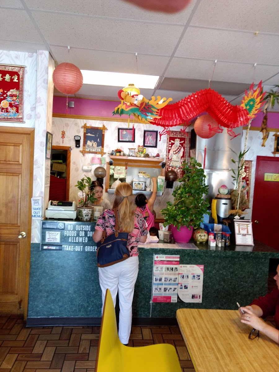 Junly’s China Hut - Photo 7