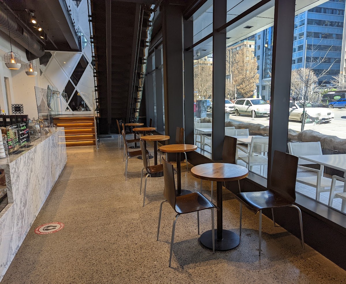 Avenue Cafe Bistro