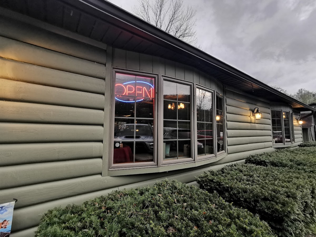 Riverside Cafe & Lodging - Photo 6