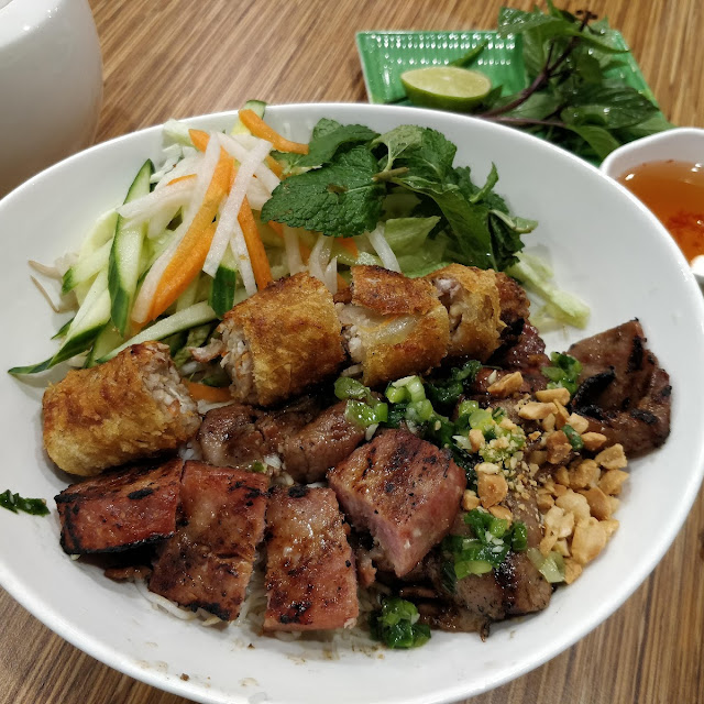 Grilled Pork Vietnamese Pork Sausage Spring Roll with Vermicelli