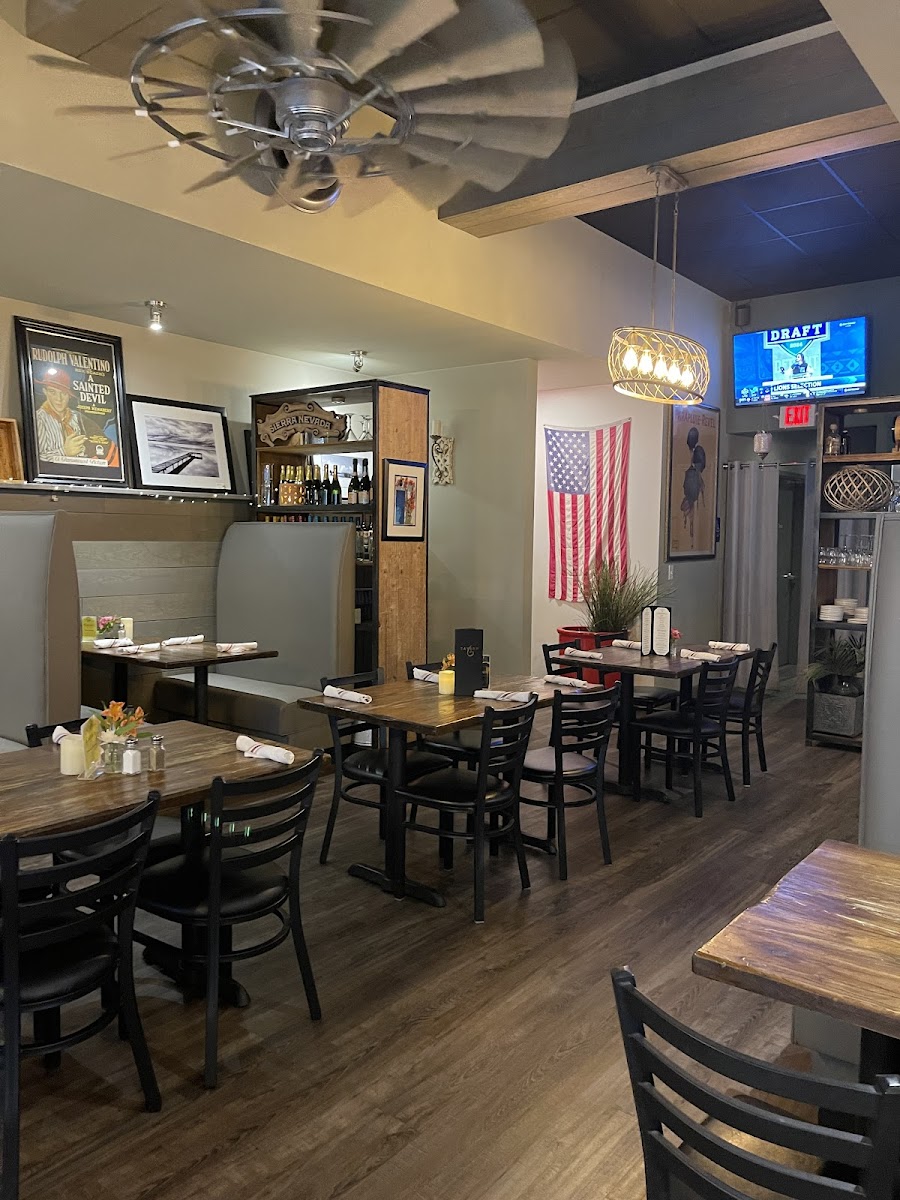 Tavern on 6 - Photo 3