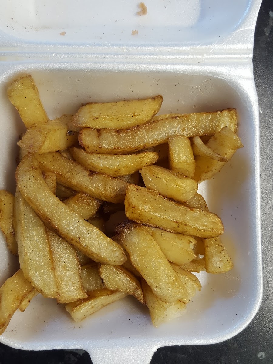 Bassletons Fish Bar - Photo 3