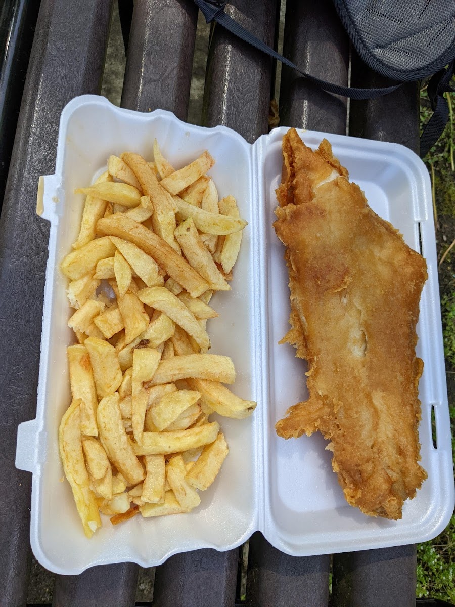 Bassletons Fish Bar - Photo 5