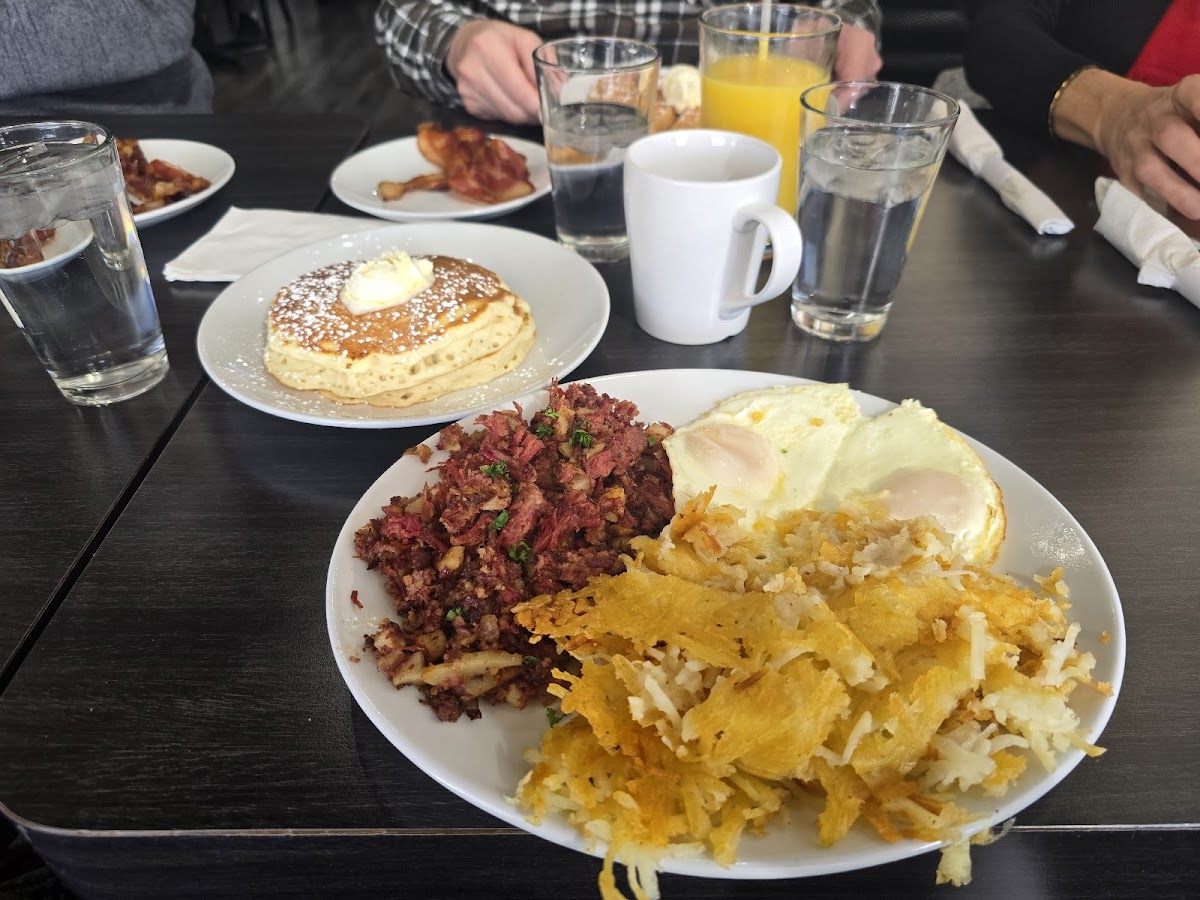 Good Day Cafe - Photo 4