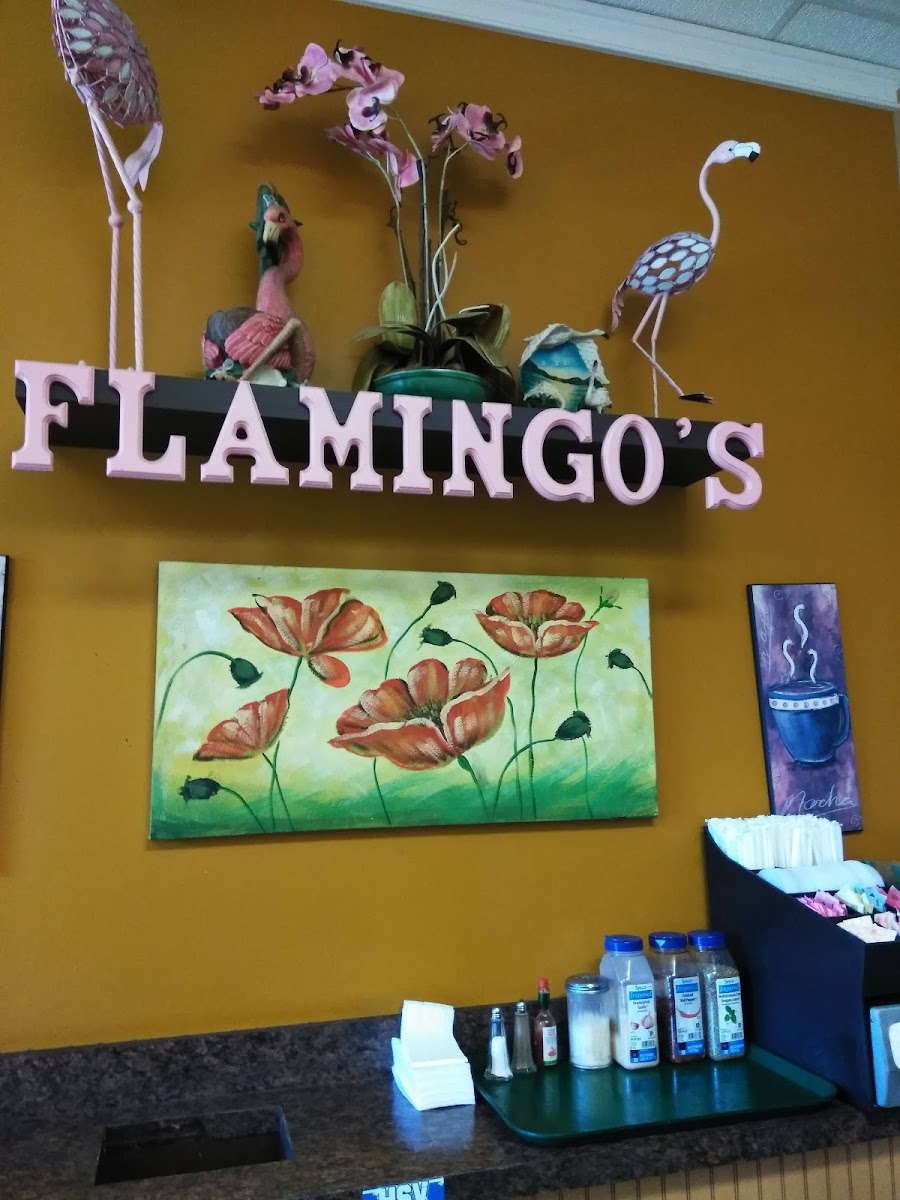 Flamingos Deli Shop - Photo 4