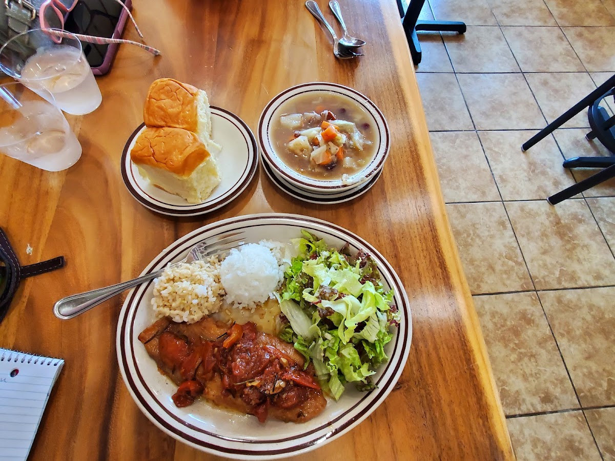 Andrade’s Honokaa Cafe - Photo 1