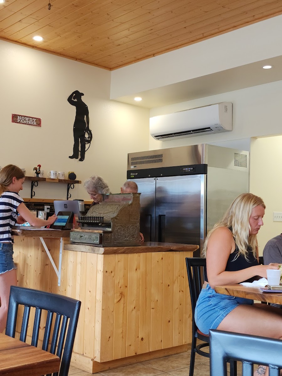 Andrade’s Honokaa Cafe - Photo 6