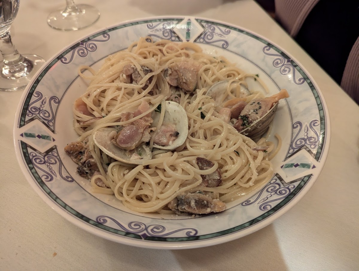 Ossy's Cafe - Photo 3