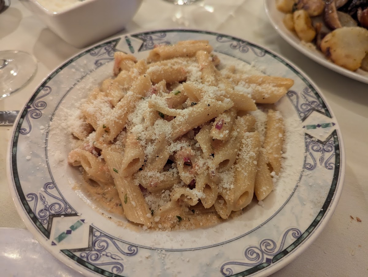 Ossy's Cafe - Photo 6