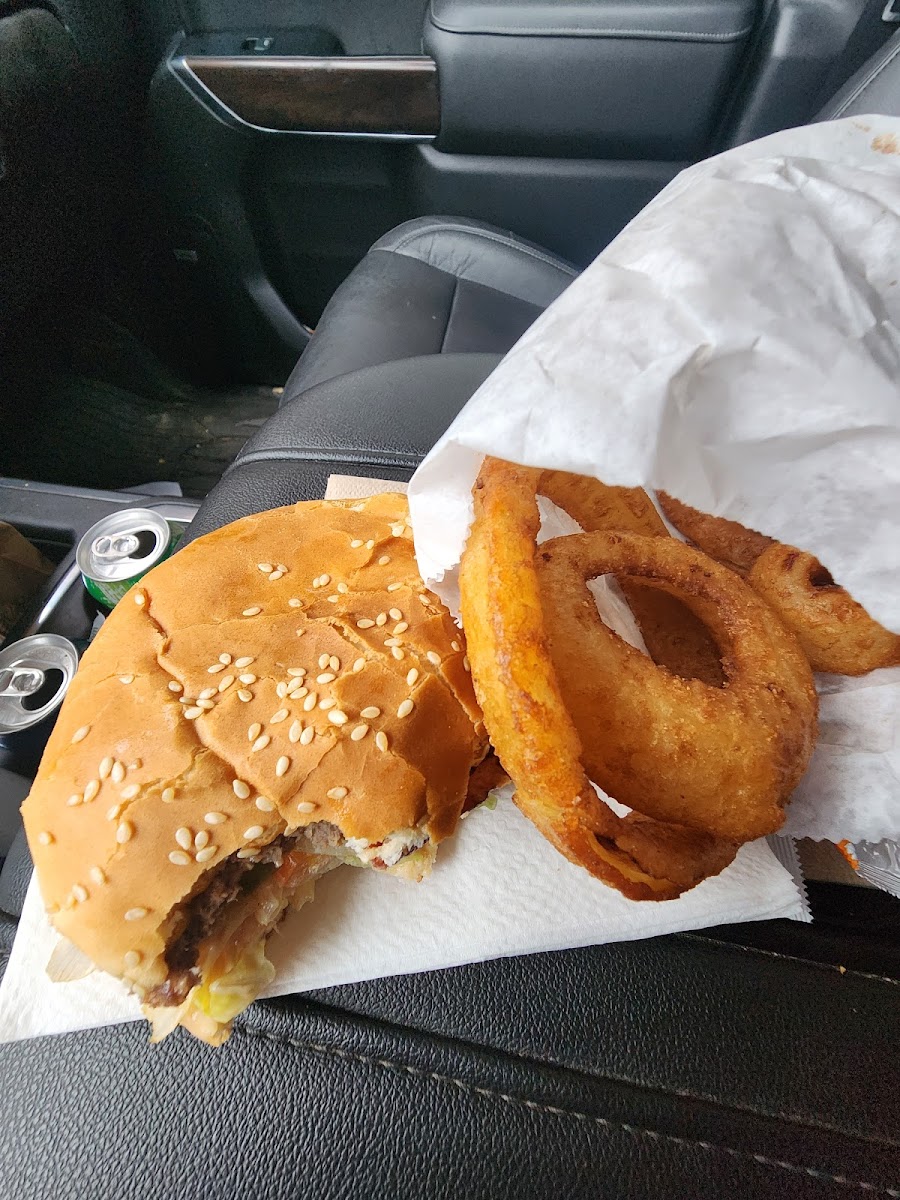 Burger Hut - Photo 1