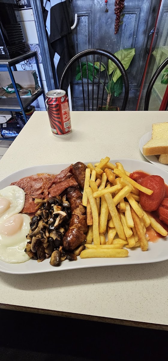 GMT Cafe - Photo 7