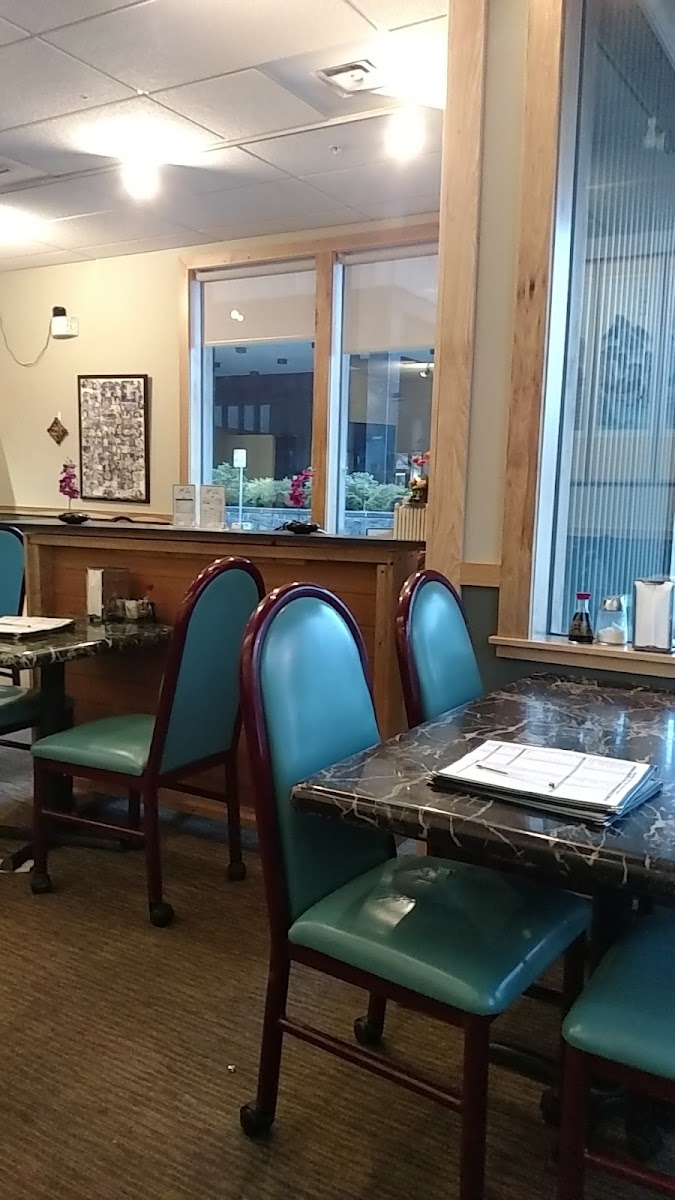 Seong's Sushi Bar - Photo 4