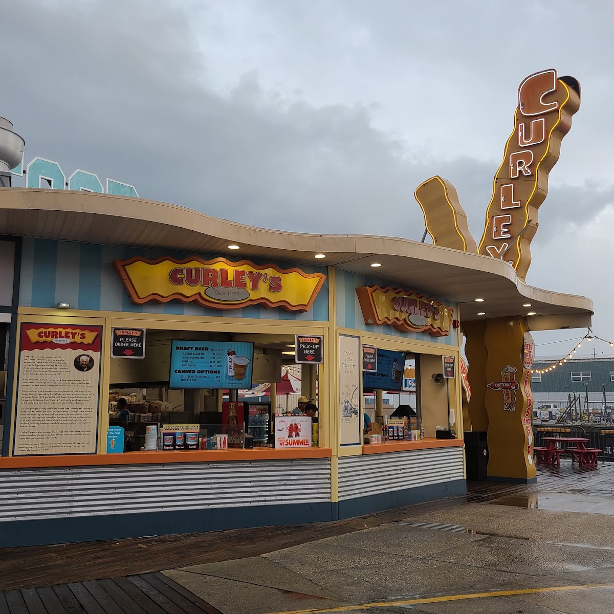 Curley's Fries - Photo 8