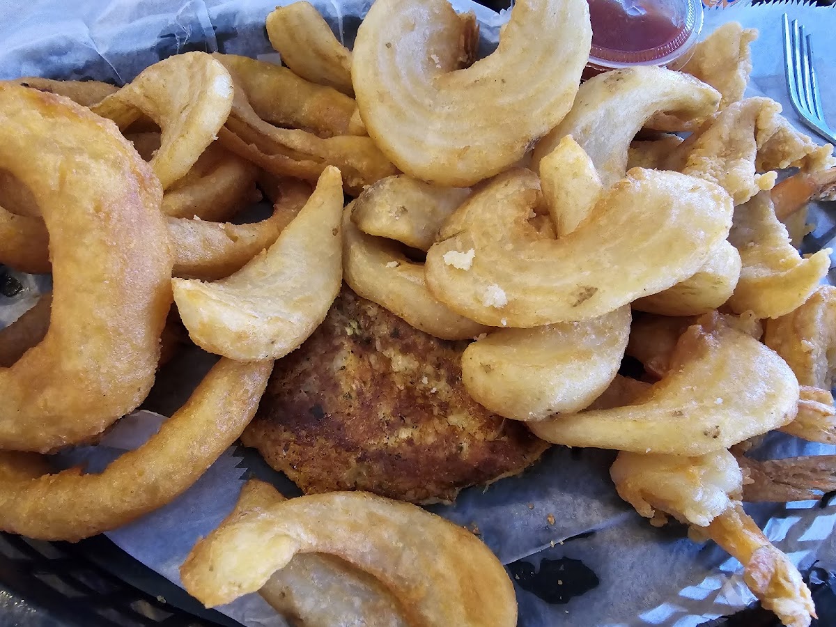 Bluegill Grill - Photo 2