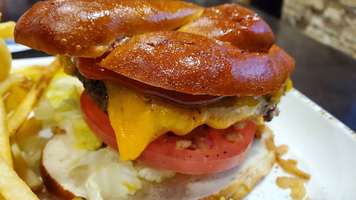 Golden Bear Grill - Photo 1