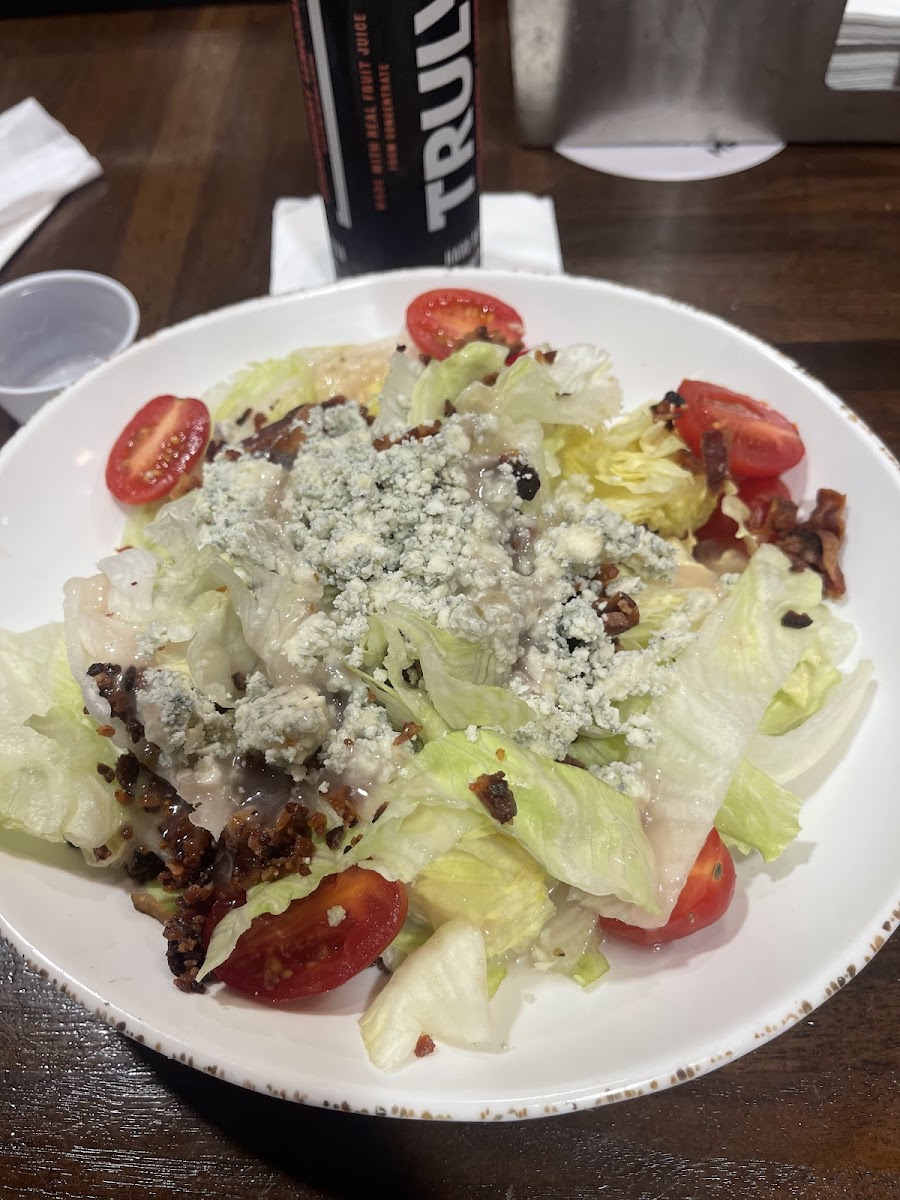 Golden Bear Grill - Photo 3