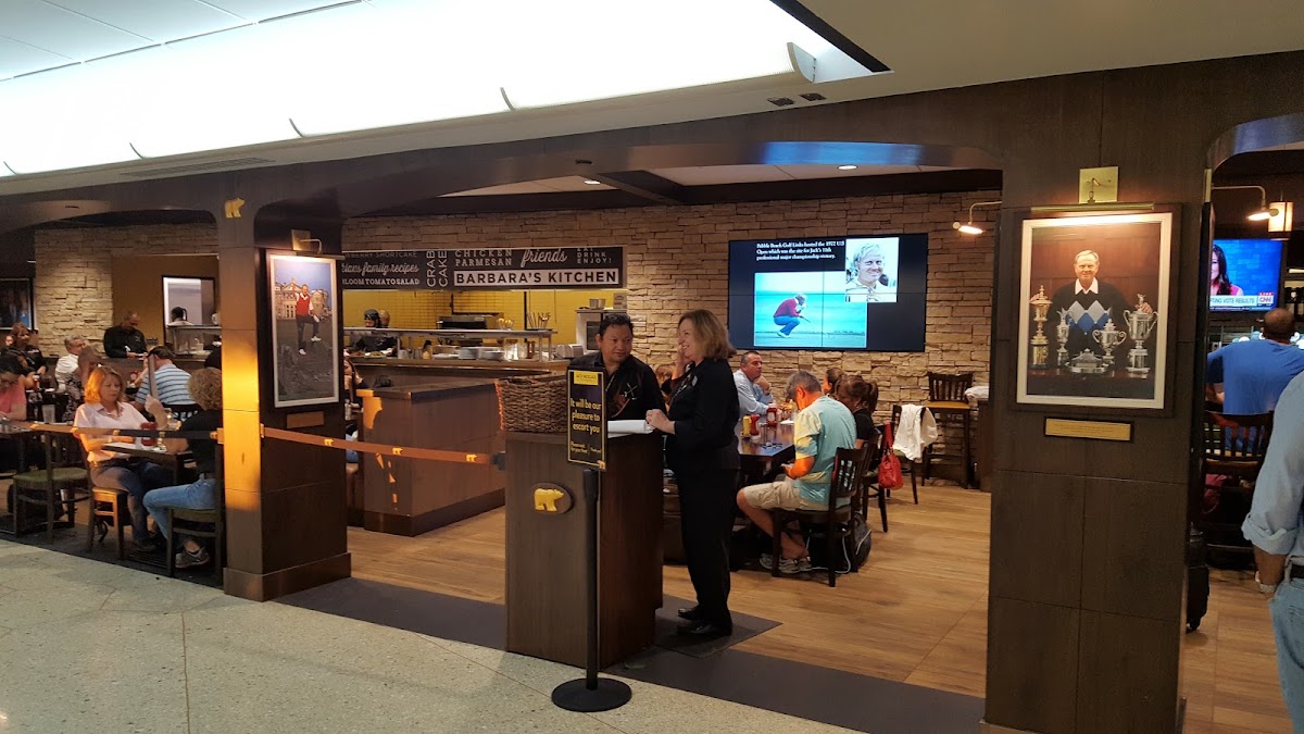 Golden Bear Grill - Photo 8
