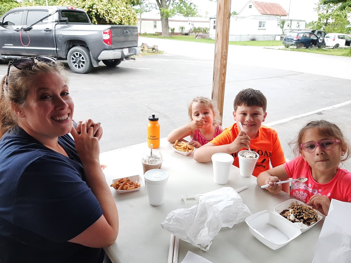 Winchester Dairy Bar - Photo 6