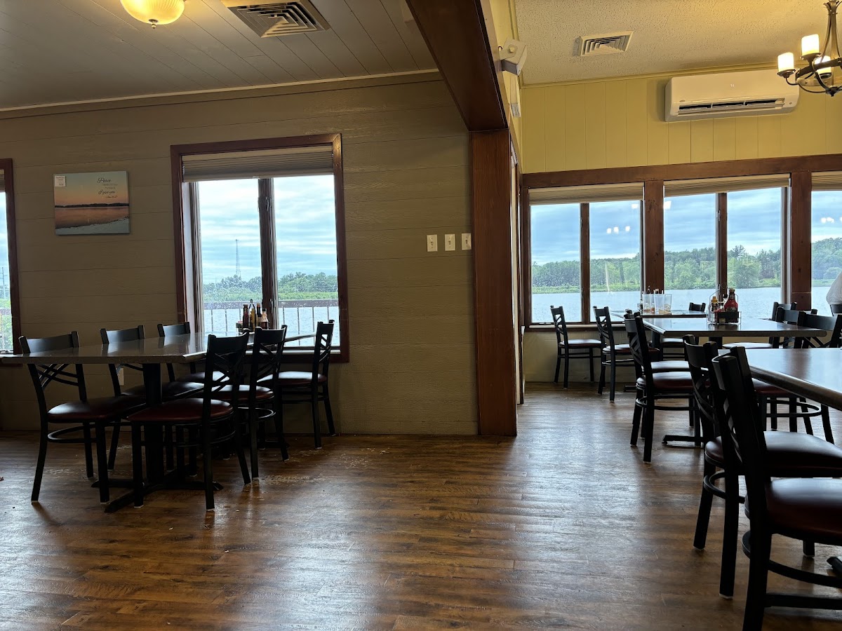Stoll's Lakeview Restaurant - Photo 4