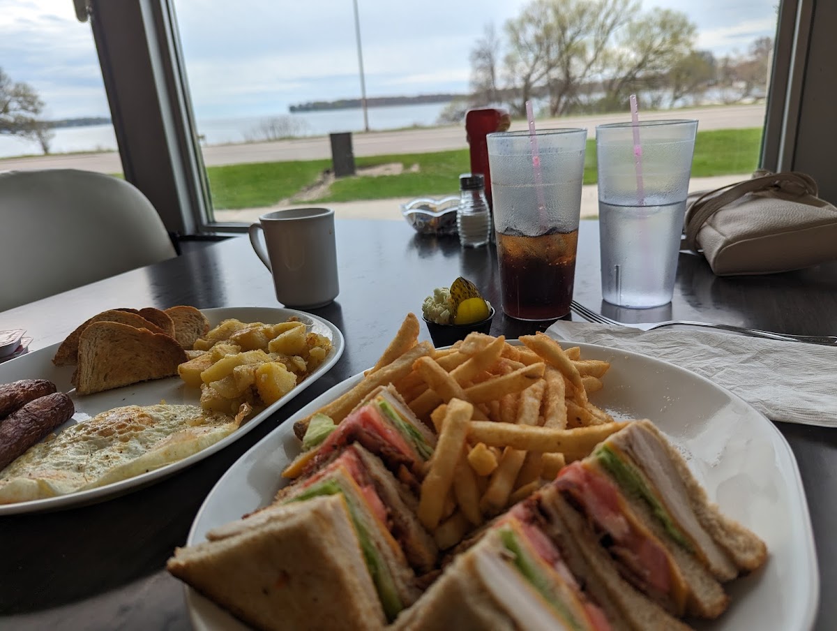 Bayside Restaurant - Photo 6