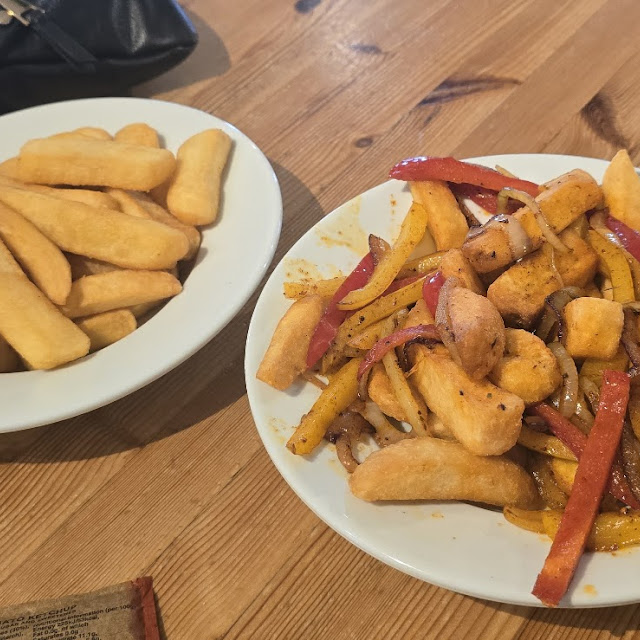 Bun Sened with Potato Wedges