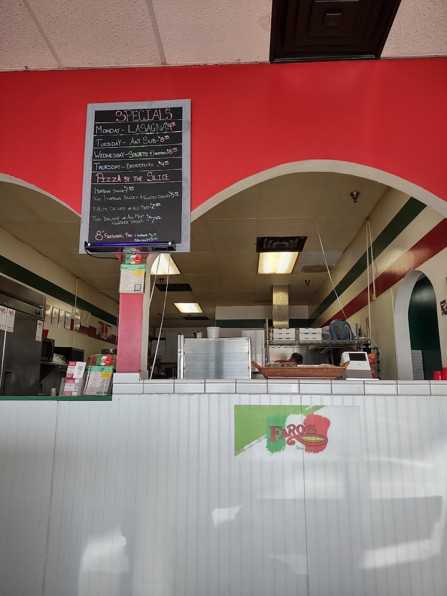 Faro's Pizza - Photo 3