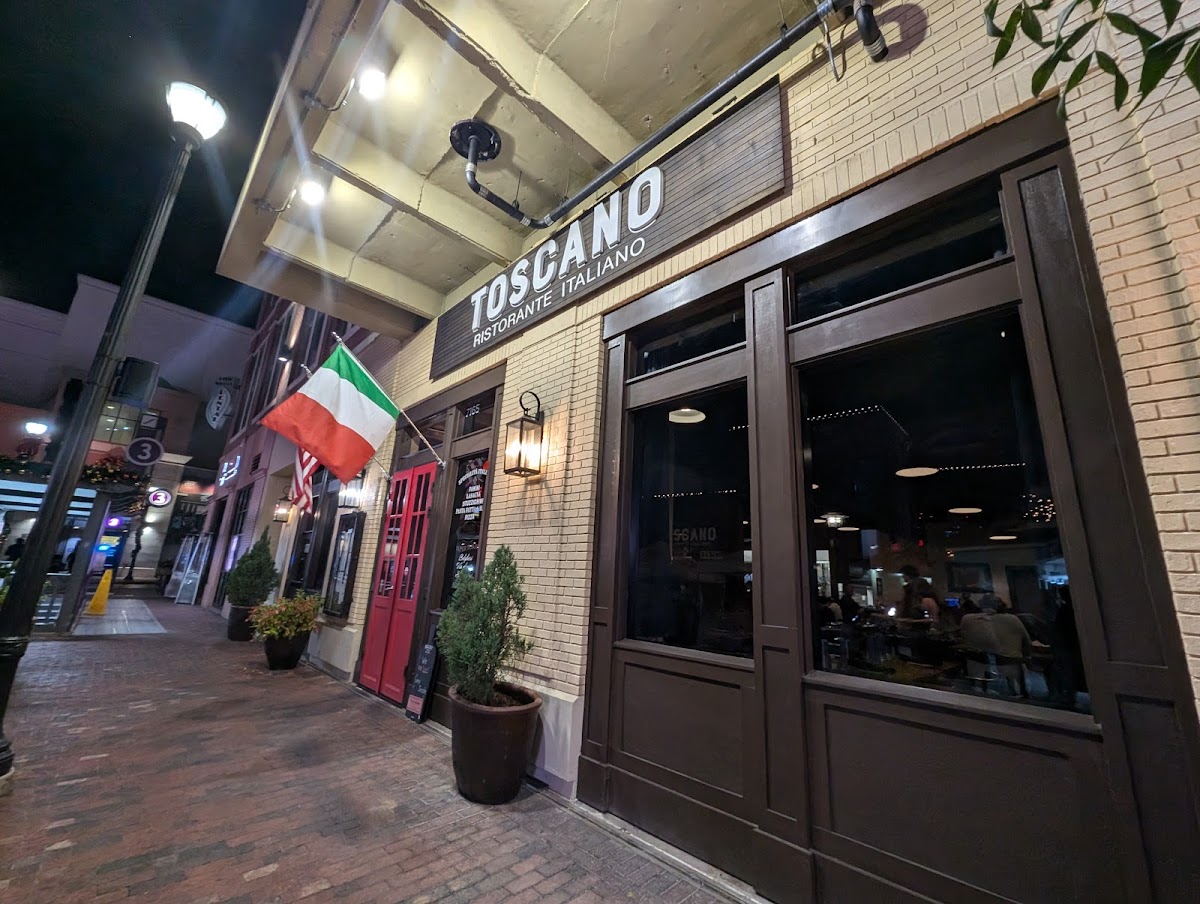 Toscano Ristorante Italiano - Photo 2