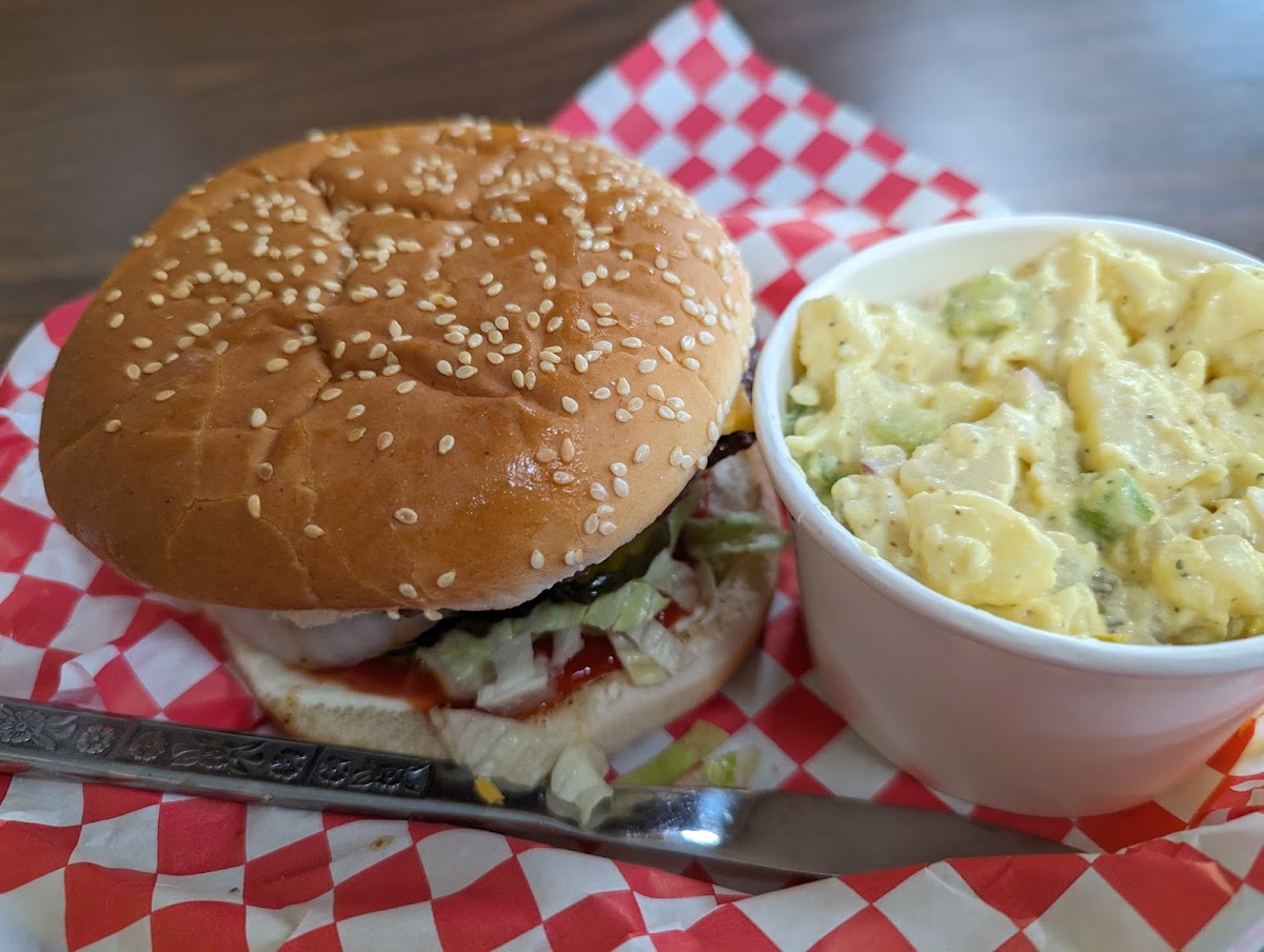 Von's Cafe - Photo 7