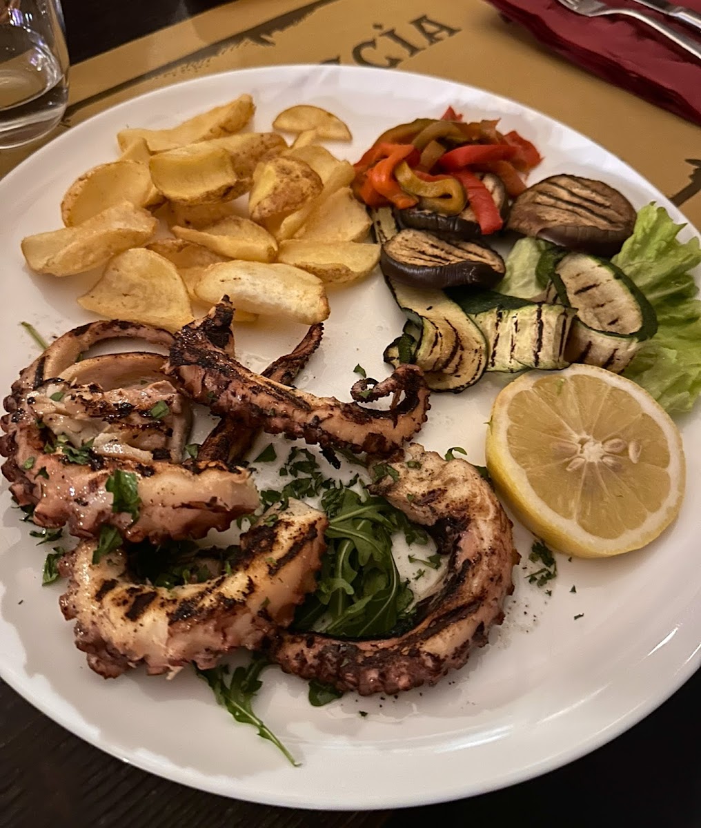 La Roccia Pub - Photo 1