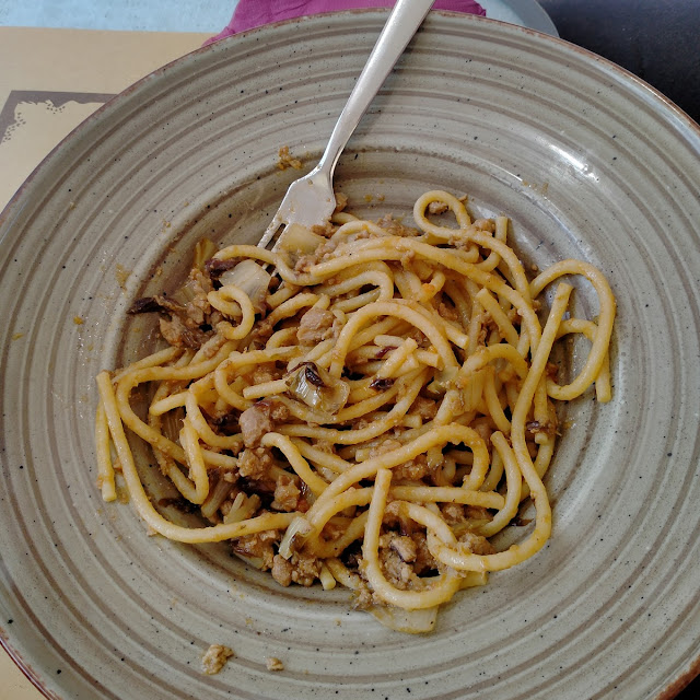 Bigoli Al Ragù D'anatra E Radicchio