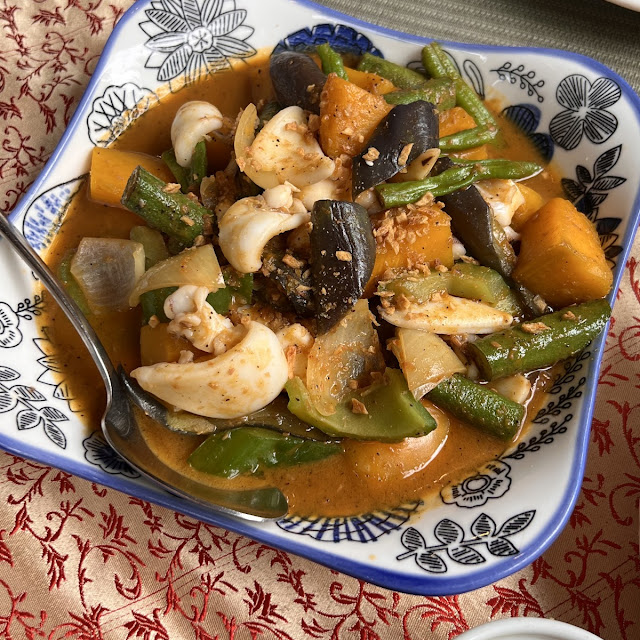 Seafood Kare-Kare