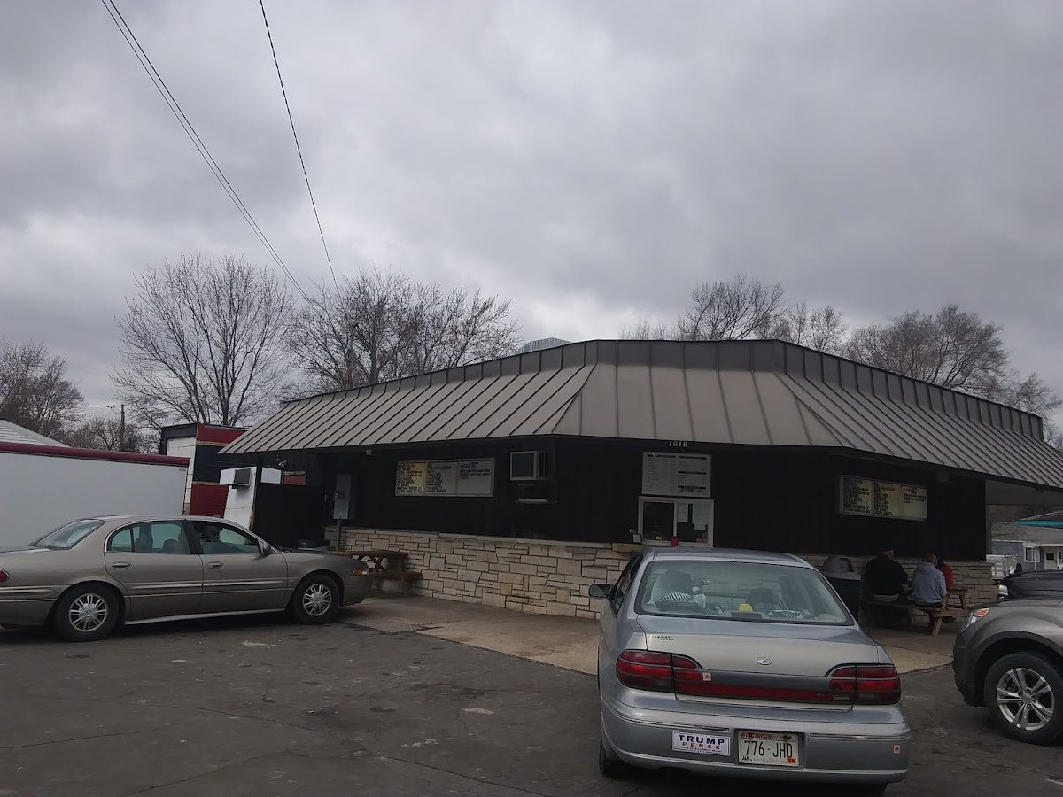 The Hut Drive In - Photo 8