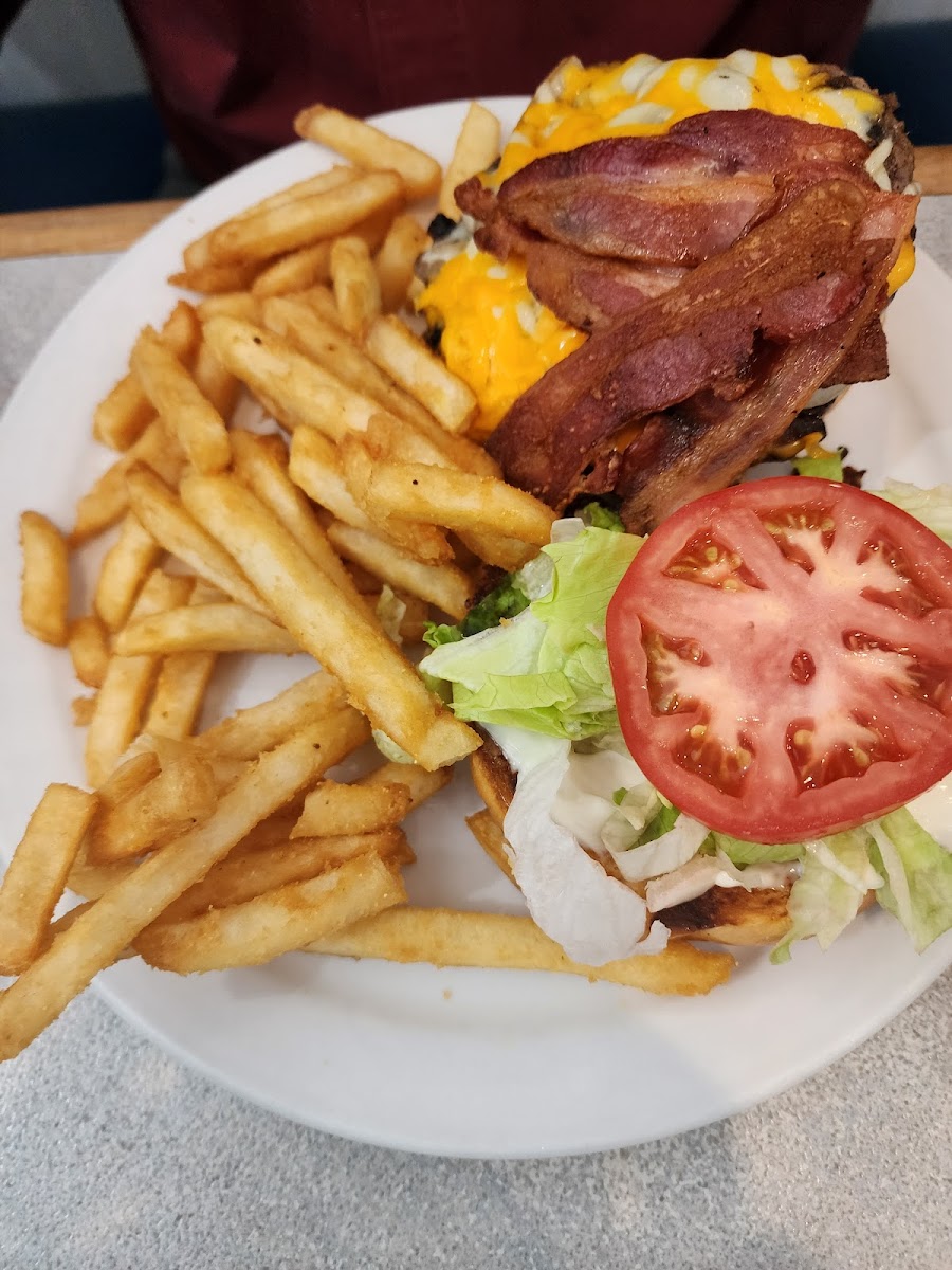 Heartland Restaurant - Photo 2