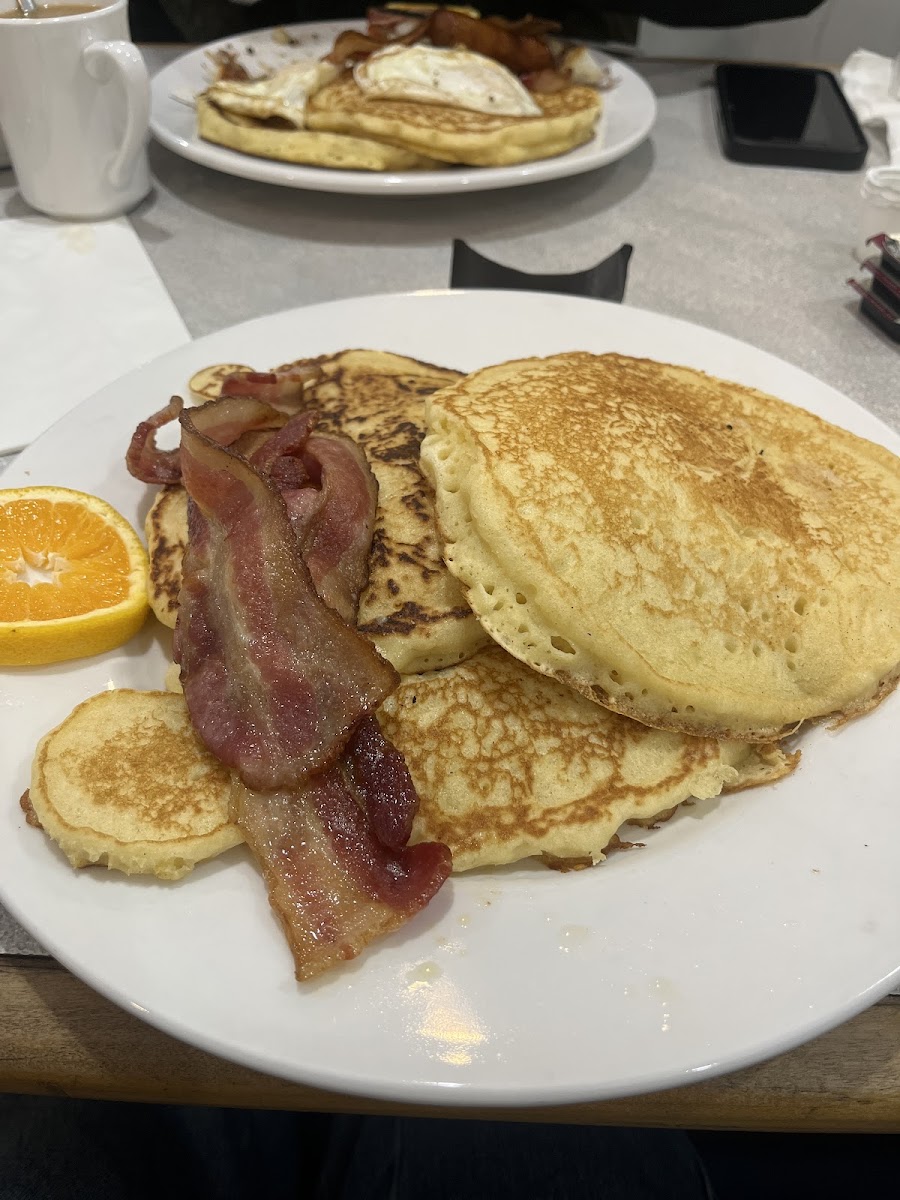 Heartland Restaurant - Photo 4
