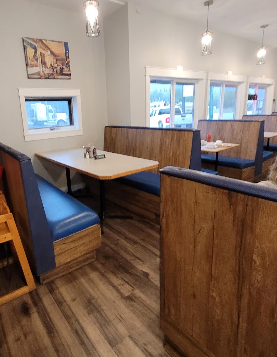 Heartland Restaurant - Photo 8