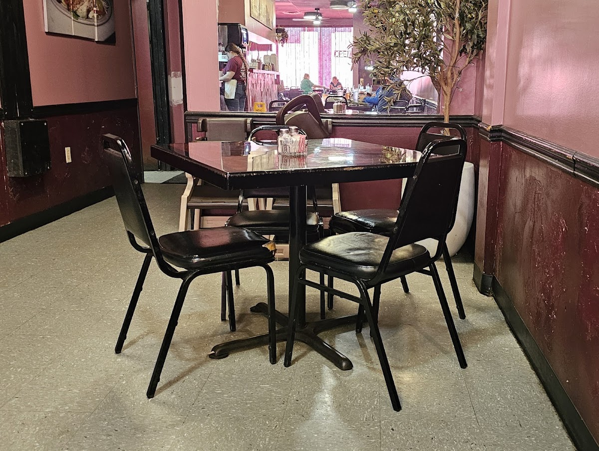 Roman Pizza Italian Restaurant - Photo 2