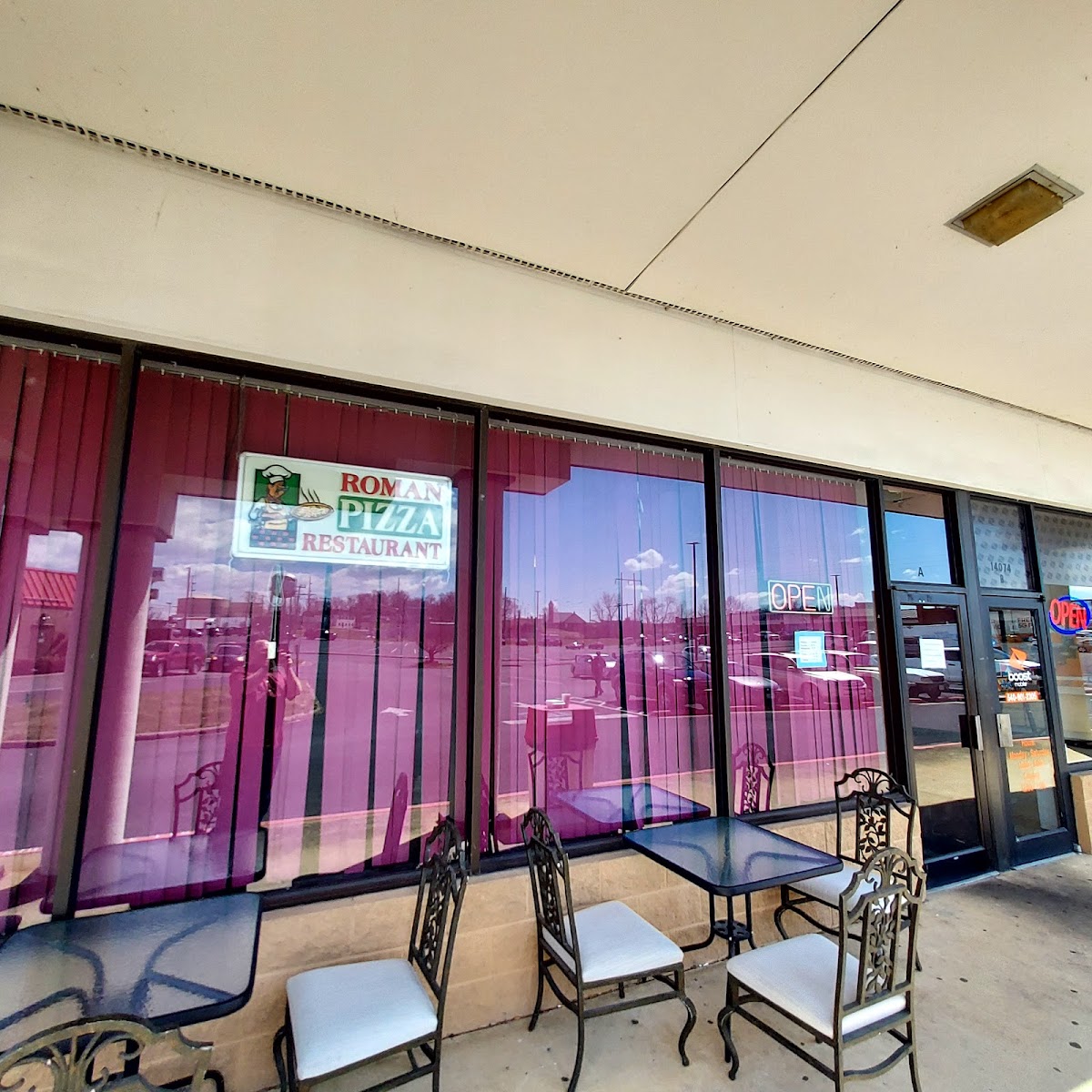 Roman Pizza Italian Restaurant - Photo 8