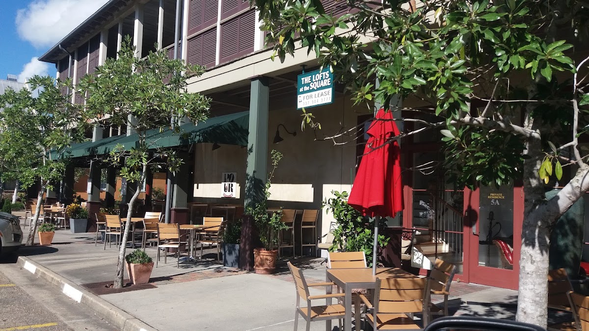 POUR Restaurant & Bar