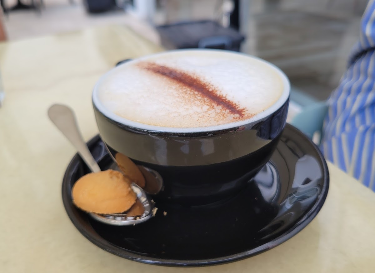 Mani's Cafe Al Mouj مقهى مانيز كافيه - Photo 9