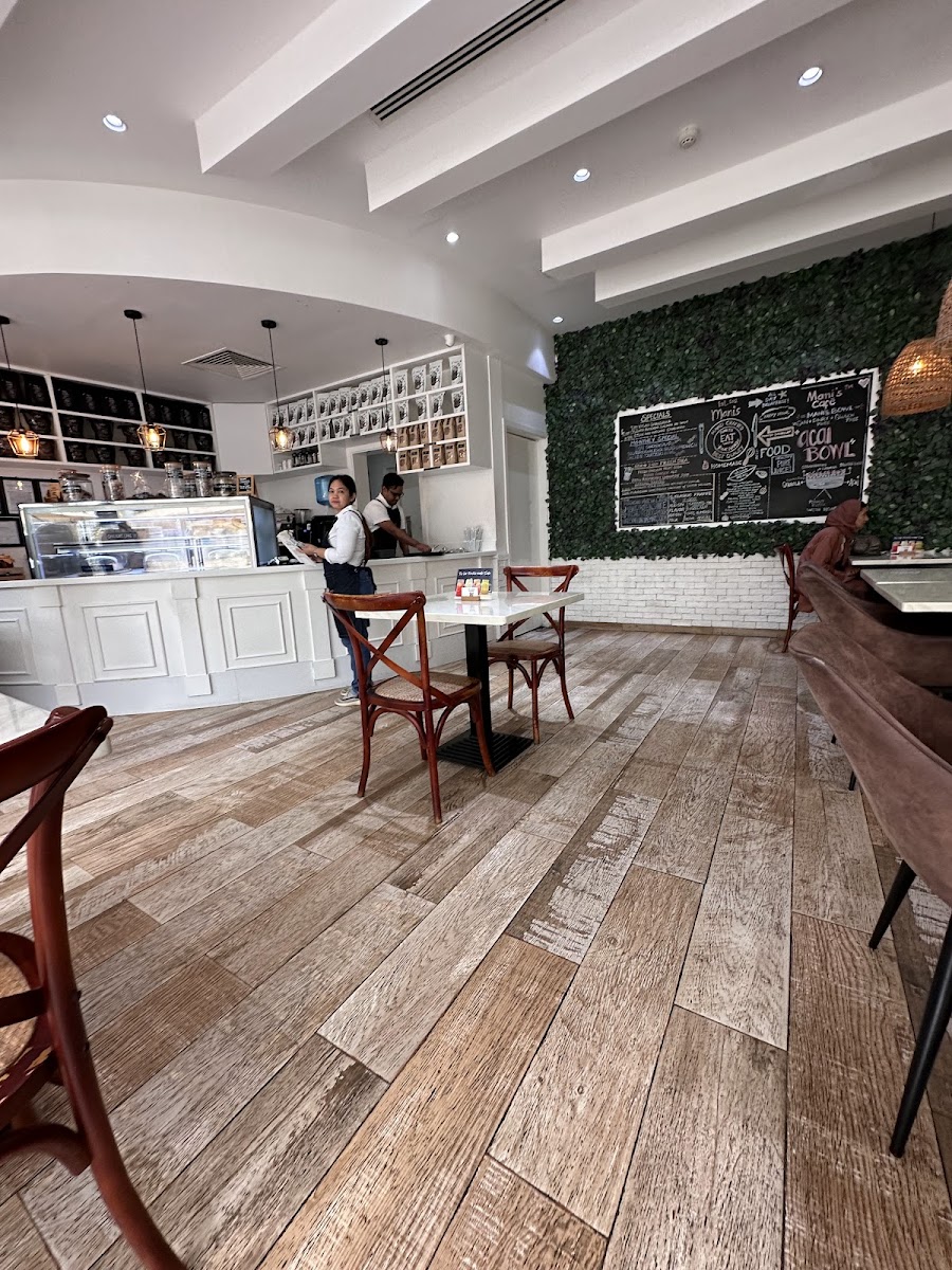 Mani's Cafe Al Mouj مقهى مانيز كافيه - Photo 3